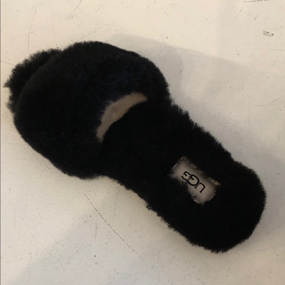 NWB UGG real lamb fur black fuzzy slippers size 7 - Picture 4 of 7